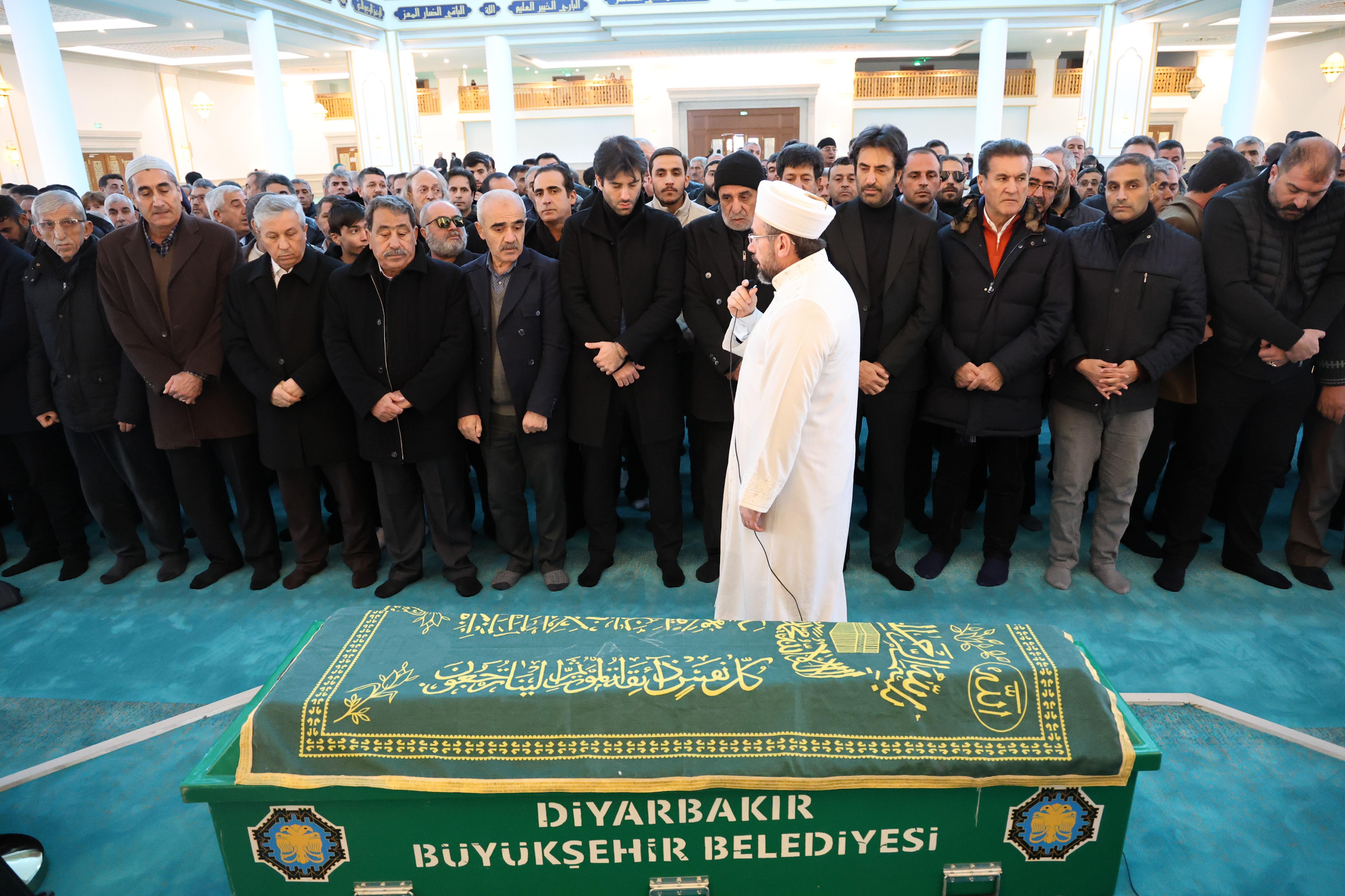 Mahsun Kırmızıgül'ün acı günü! Gözyaşlarına boğuldu Mahsun Kırmızıgül'ün acı günü! Gözyaşlarına boğuldu - 2. Resim