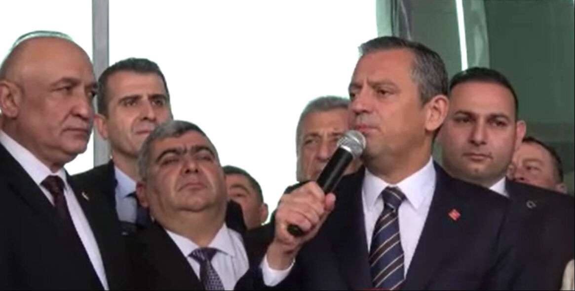 Özgür Özel'den Kilis'te Milletvekili Melih Meriç'e fırça! O sözleri gündem oldu Özgür Özel'den Kilis'te Milletvekili Melih Meriç'e fırça! O sözleri gündem oldu - 1. Resim