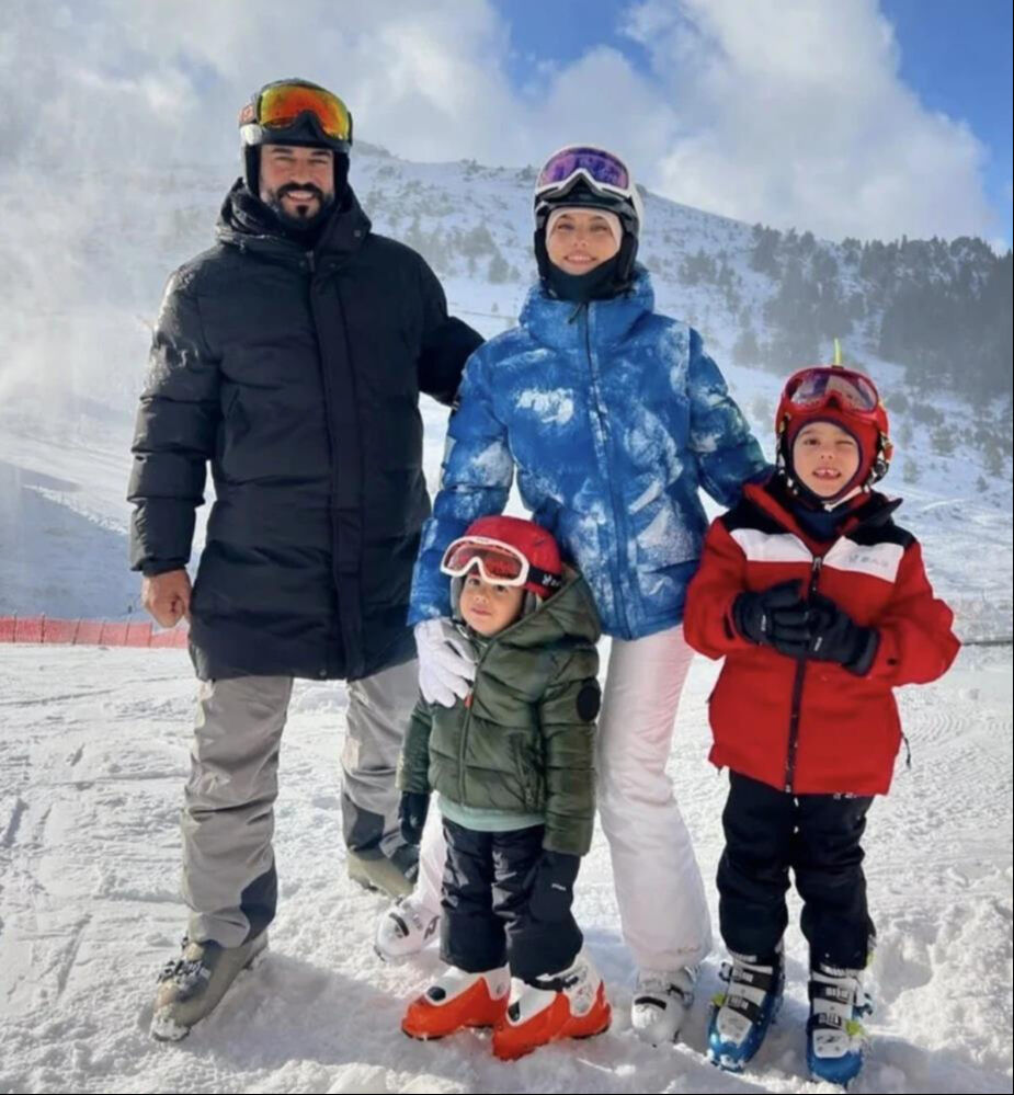 Ünlü oyuncu Fahriye Evcen kaza geçirdi! Sağlık durumuna ilişkin açıklama geldi - 1. Resim