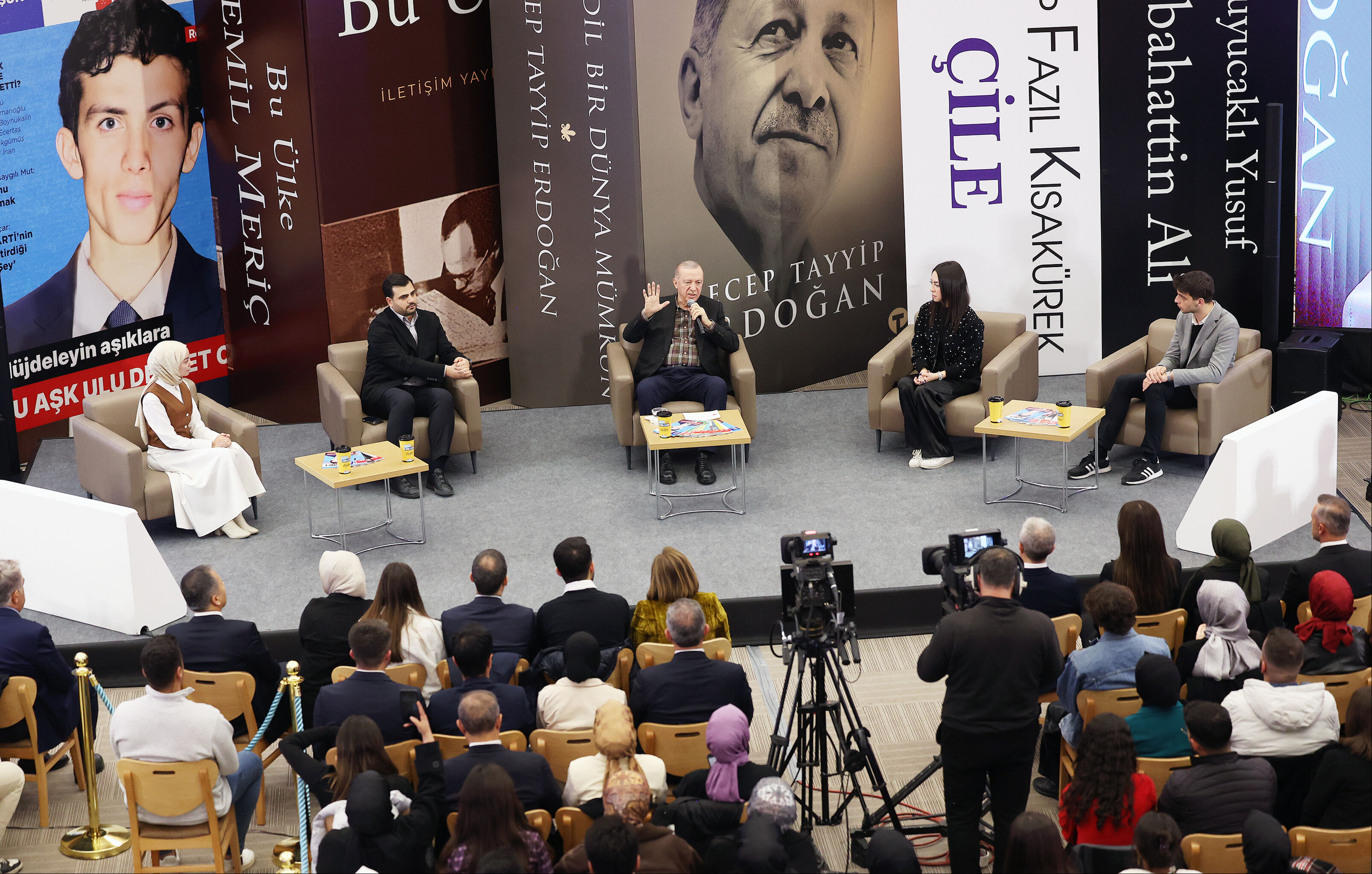 CANLI | Cumhurbaşkanı Erdoğan'dan gençlere önemli mesajlar - 1. Resim