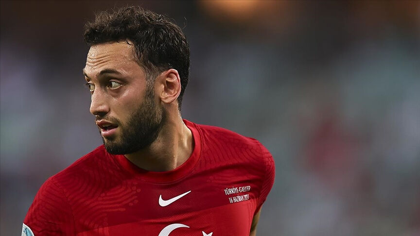 Daire fiyatına saat aldı! Hakan Çalhanoğlu’nun pırlanta işlemeli saatinin ücreti şoke etti - 1. Resim