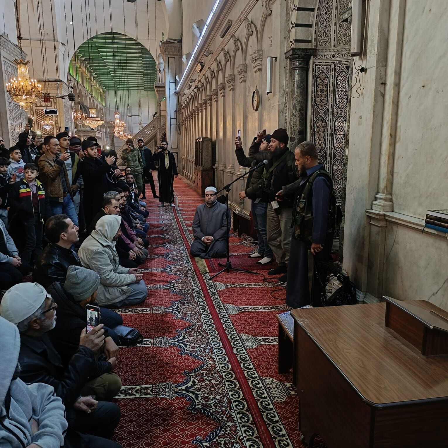 Emevi Camiinde şükür secdesi! Muhabirimiz Yılmaz Bilgen Emevi Camiinde - 5. Resim