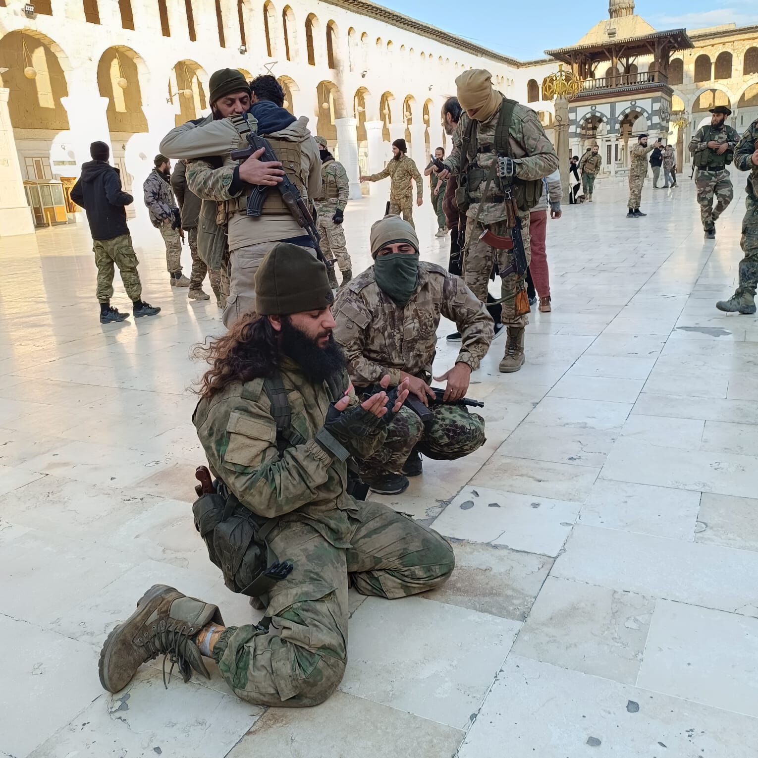 Emevi Camiinde şükür secdesi! Muhabirimiz Yılmaz Bilgen Emevi Camiinde - 1. Resim