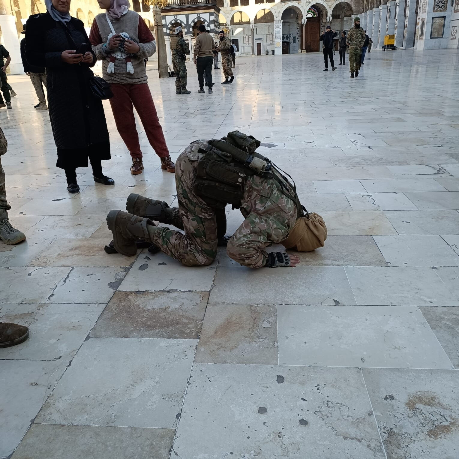 Emevi Camiinde şükür secdesi! Muhabirimiz Yılmaz Bilgen Emevi Camiinde - 2. Resim