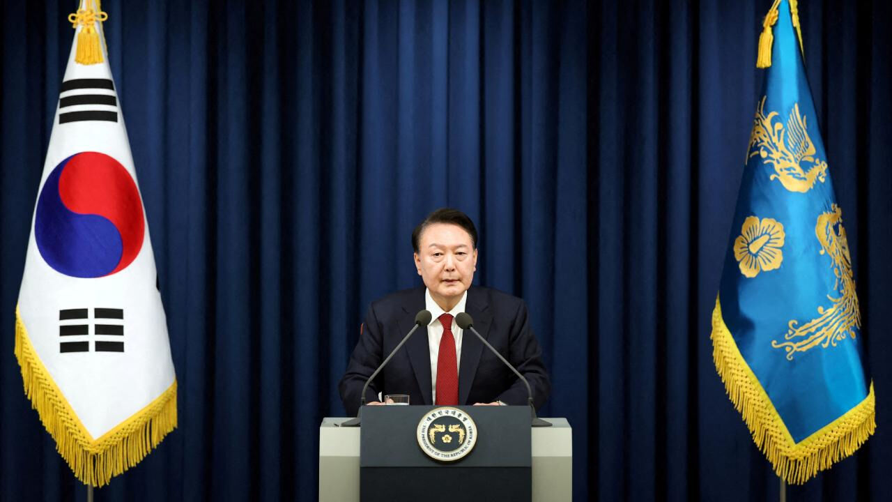 Güney Kore lideri Yoon vatana ihanetle suçlanıyor! Sıkıyönetim başını yaktı, istifa edecek - 1. Resim