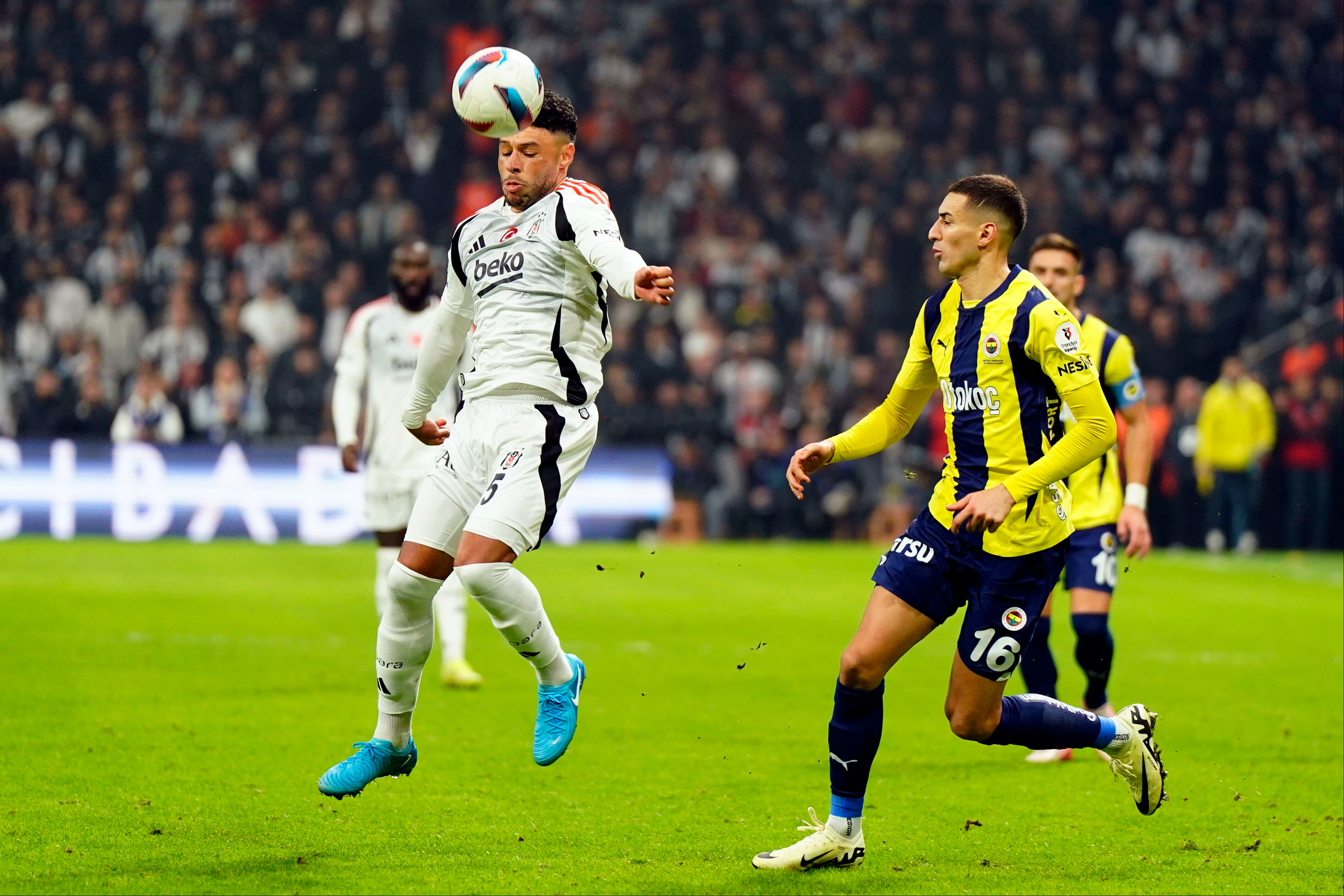 Kartal’dan Fener’e tek pençe! Kâbus dolu haftalar yaşayan Beşiktaş derbide F.bahçe’ye ağır darbe vurdu Kartal’dan Fener’e tek pençe! Kâbus dolu haftalar yaşayan Beşiktaş derbide F.bahçe’ye ağır darbe vurdu - 1. Resim