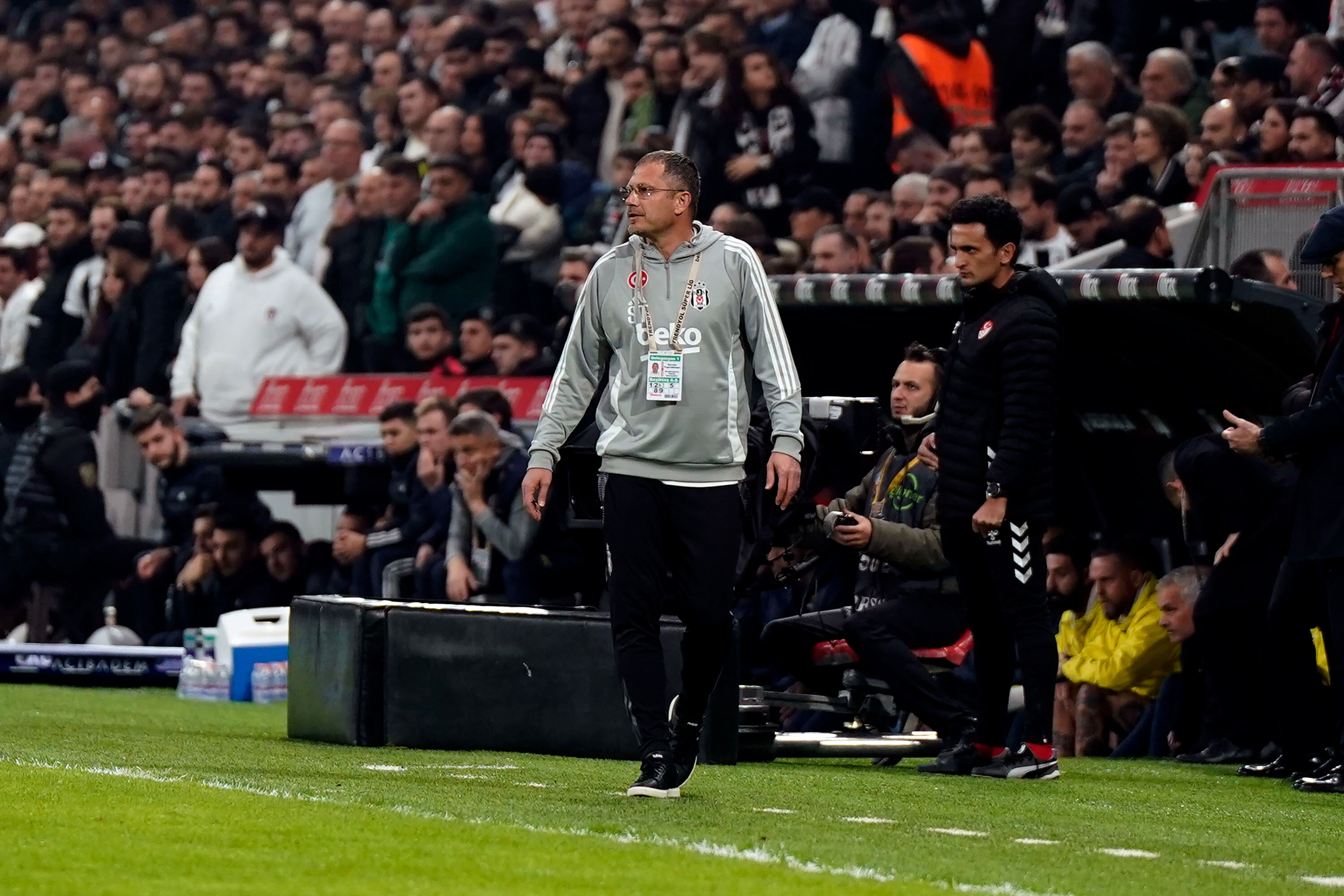 Kartal’dan Fener’e tek pençe! Kâbus dolu haftalar yaşayan Beşiktaş derbide F.bahçe’ye ağır darbe vurdu Kartal’dan Fener’e tek pençe! Kâbus dolu haftalar yaşayan Beşiktaş derbide F.bahçe’ye ağır darbe vurdu - 5. Resim