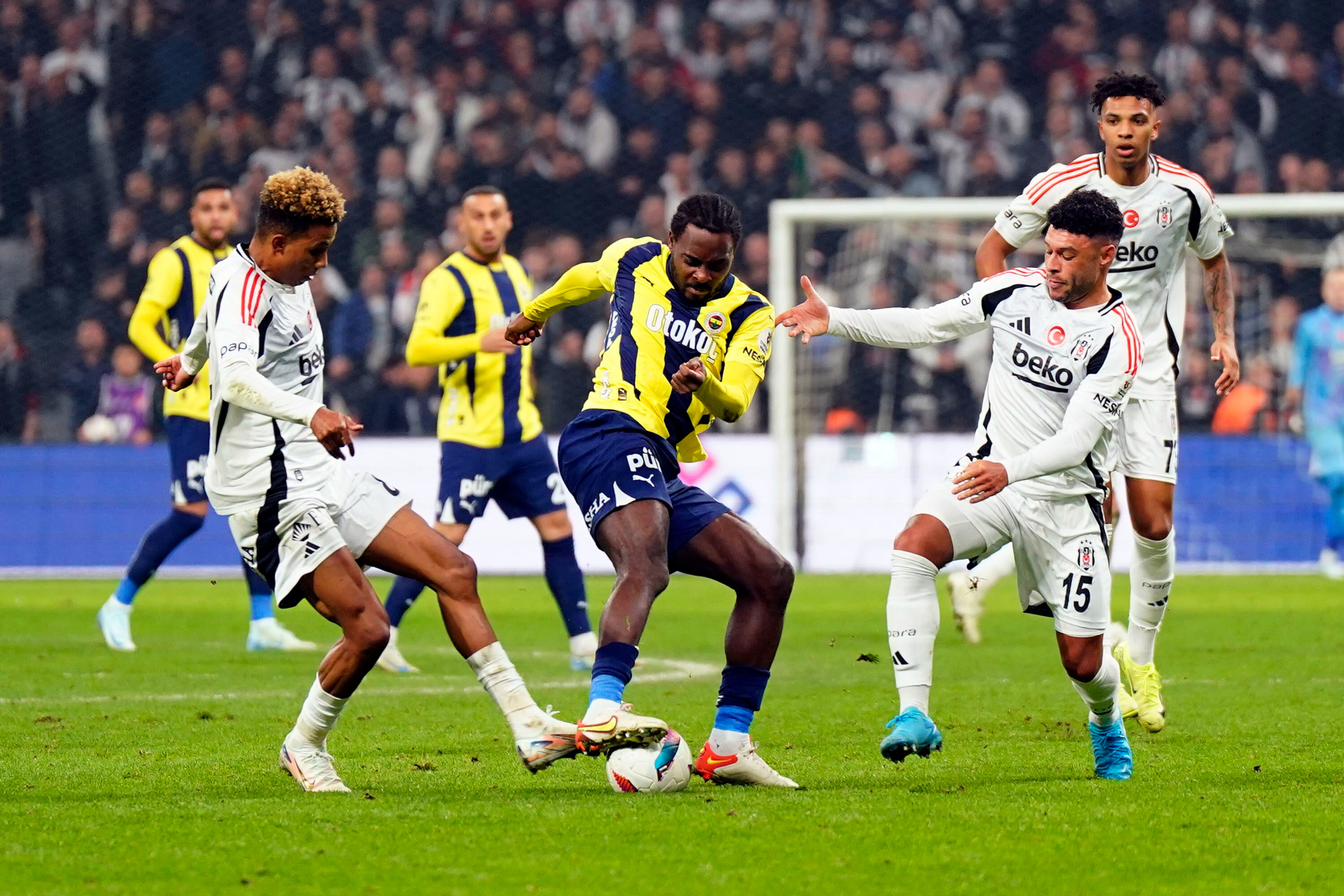 Kartal’dan Fener’e tek pençe! Kâbus dolu haftalar yaşayan Beşiktaş derbide F.bahçe’ye ağır darbe vurdu Kartal’dan Fener’e tek pençe! Kâbus dolu haftalar yaşayan Beşiktaş derbide F.bahçe’ye ağır darbe vurdu - 2. Resim