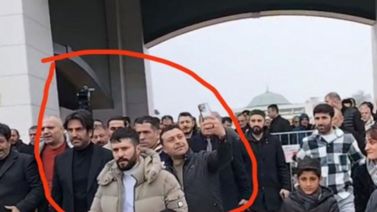 Mahsun Kırmızıgül'e büyük ayıp! O görüntülere tepki yağdı Mahsun Kırmızıgül'e büyük ayıp! O görüntülere tepki yağdı - 4. Resim