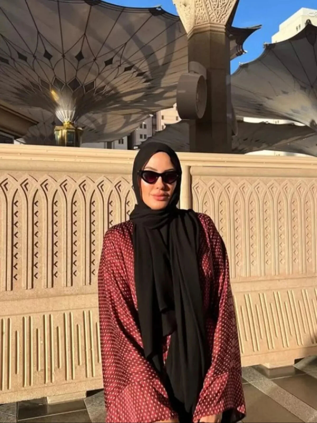 Sahra Işık eşi ile birlikte Umreye gitti! Tesettürlü hali çok beğenildi Sahra Işık eşi ile birlikte Umre'ye gitti! Tesettürlü hali çok beğenildi - 2. Resim