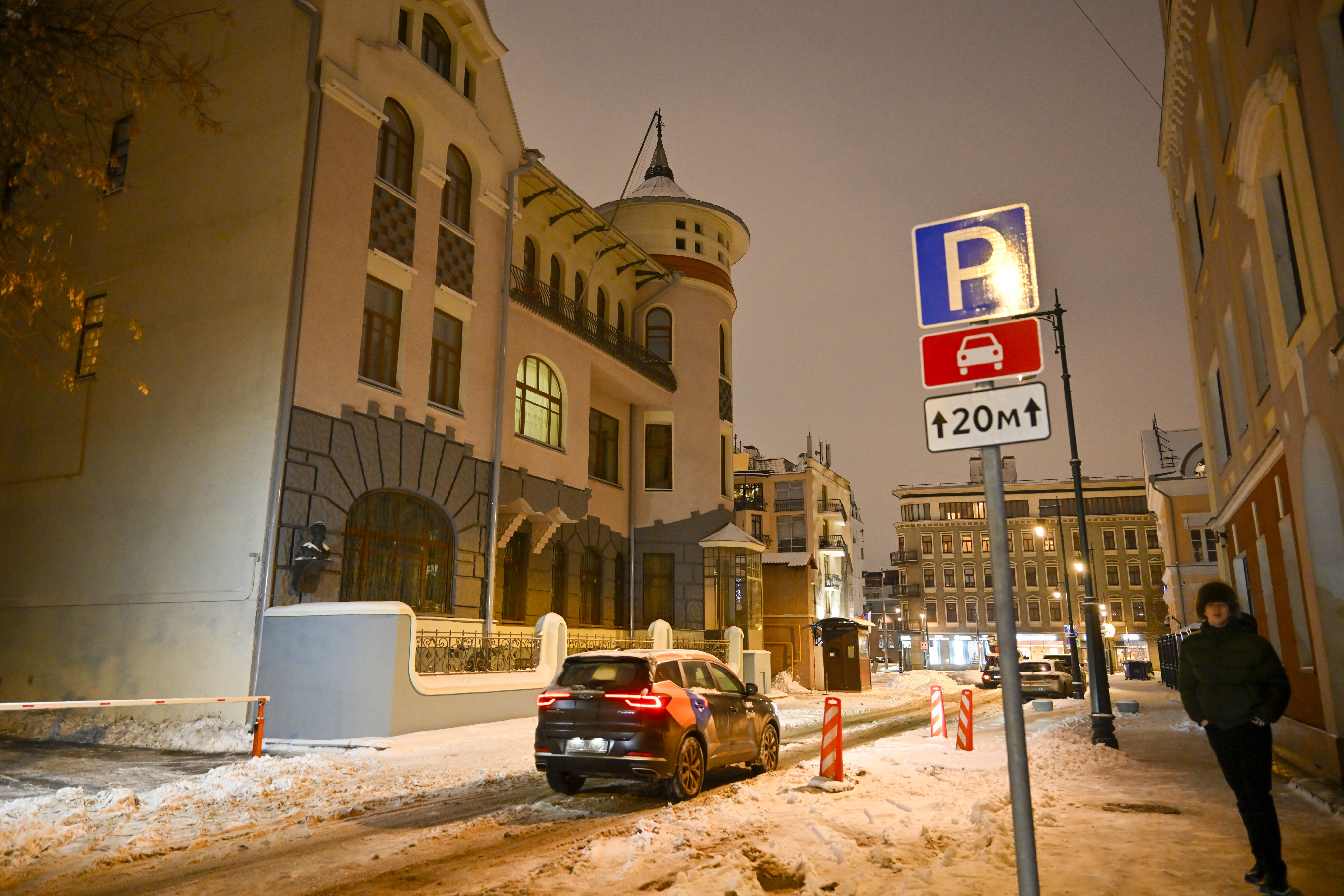 Son dakika... Suriye'de bir dönem sona erdi! Başkent Şam muhaliflerin eline geçti, Esad kaçtı Son dakika... Suriye'de bir dönem sona erdi! Başkent Şam muhaliflerin eline geçti, Esad kaçtı - 1. Resim