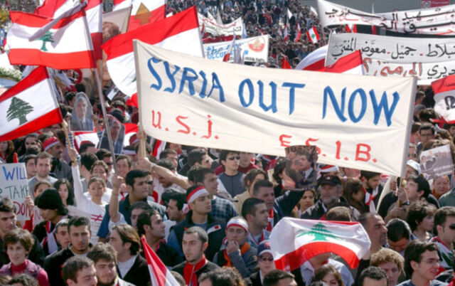 Suriye'de Beşar Esad'ın iktidardaki çeyrek yüzyılı: İktidar, iç savaş ve çöküş Suriye'de Beşar Esad'ın iktidardaki çeyrek yüzyılı: İktidar, iç savaş, çöküş - 2. Resim