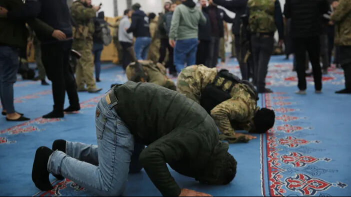 Suriye'de sokaklar bayram yerine döndü, camilerden tekbirler yükseldi... Çöken rejimin son çağrısı dikkat çekti! Suriye'de sokaklar bayram yerine döndü, camilerden tekbirler yükseldi... Çöken rejimin son çağrısı dikkat çekti! - 3. Resim