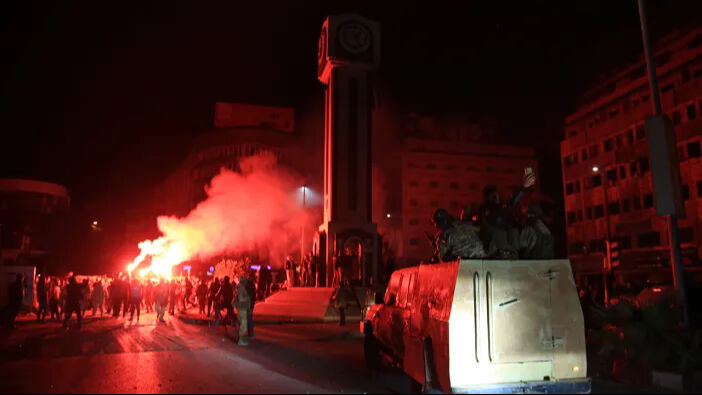 Suriye'de sokaklar bayram yerine döndü, camilerden tekbirler yükseldi... Çöken rejimin son çağrısı dikkat çekti! Suriye'de sokaklar bayram yerine döndü, camilerden tekbirler yükseldi... Çöken rejimin son çağrısı dikkat çekti! - 5. Resim