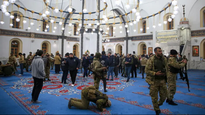 Suriye'de sokaklar bayram yerine döndü, camilerden tekbirler yükseldi... Çöken rejimin son çağrısı dikkat çekti! Suriye'de sokaklar bayram yerine döndü, camilerden tekbirler yükseldi... Çöken rejimin son çağrısı dikkat çekti! - 2. Resim
