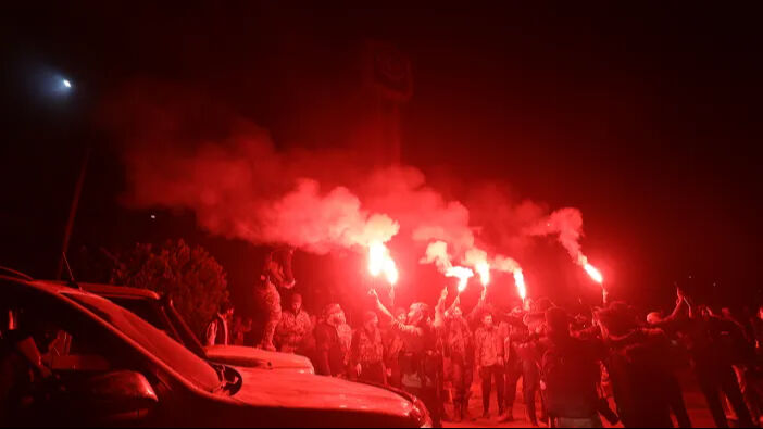 Suriye'de sokaklar bayram yerine döndü, camilerden tekbirler yükseldi... Çöken rejimin son çağrısı dikkat çekti! Suriye'de sokaklar bayram yerine döndü, camilerden tekbirler yükseldi... Çöken rejimin son çağrısı dikkat çekti! - 7. Resim
