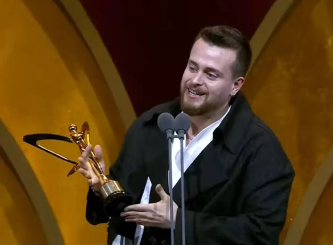 Altın Kelebek Ödül Töreni'nde ödül aldı! Alper Rende'den sürpriz evlilik teklifi - 1. Resim