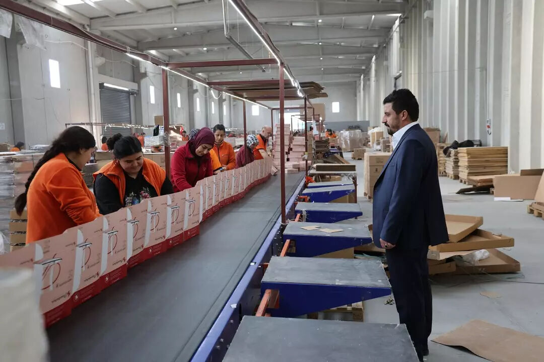 Eşinin 1 adet bileziğini bozdurarak iş kurdu! Şimdi paraya para demiyor, fabrikasında 750 kişi çalışıyor - 3. Resim