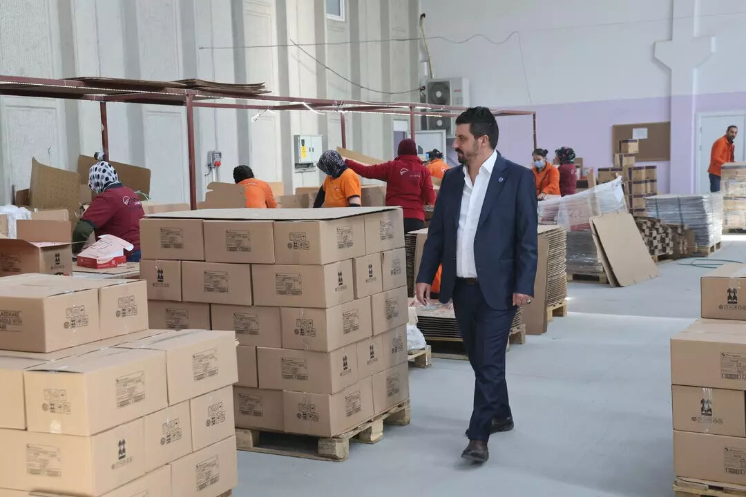 Eşinin 1 adet bileziğini bozdurarak iş kurdu! Şimdi paraya para demiyor, fabrikasında 750 kişi çalışıyor - 4. Resim