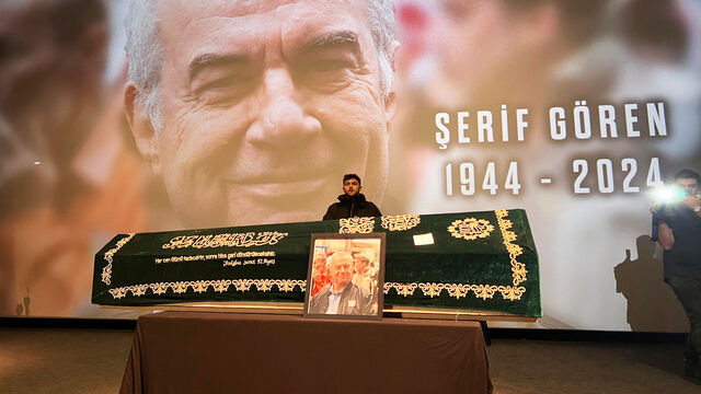 Hayatını kaybeden Şerif Gören için tören düzenlendi! Halil Ergün gözyaşlarına boğuldu Hayatını kaybeden Şerif Gören için tören düzenlendi! Halil Ergün gözyaşlarına boğuldu - 3. Resim