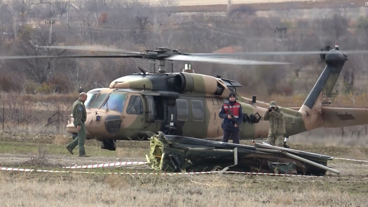 Isparta Keçiborlu'da askeri helikopter düştü! Tuğgeneral İsa Baydilli ile birlikte 6 personel şehit düştü - 1. Resim