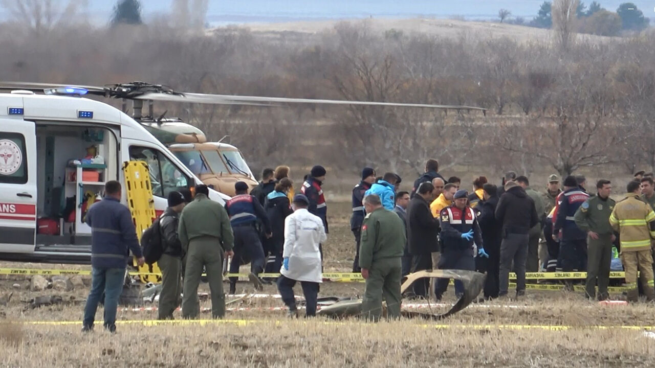 Isparta Keçiborlu'da askeri helikopter düştü! Tuğgeneral İsa Baydilli ile birlikte 6 personel şehit düştü - 2. Resim