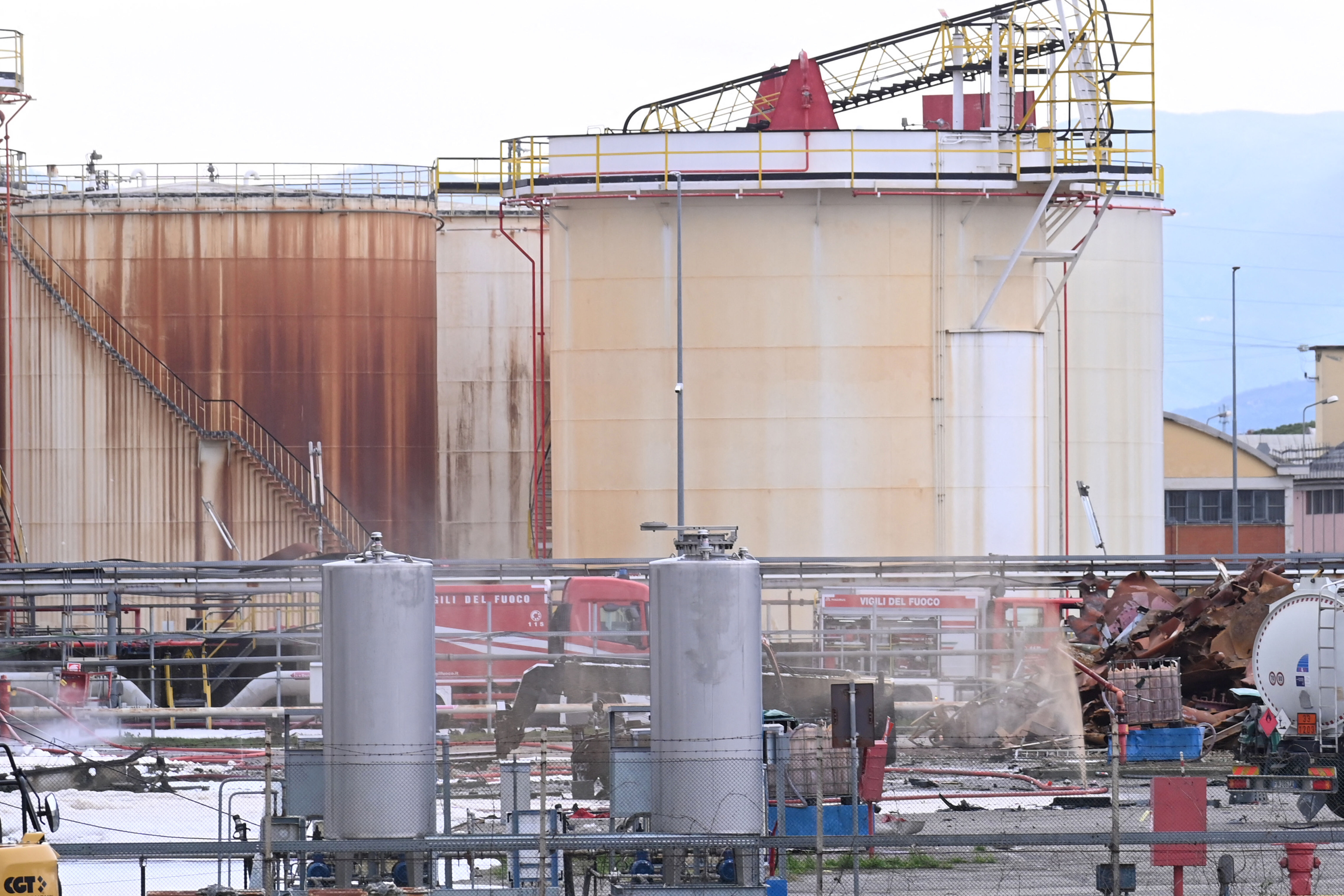 İtalya’da yakıt deposunda şiddetli patlama: Ölü ve yaralılar var - 3. Resim
