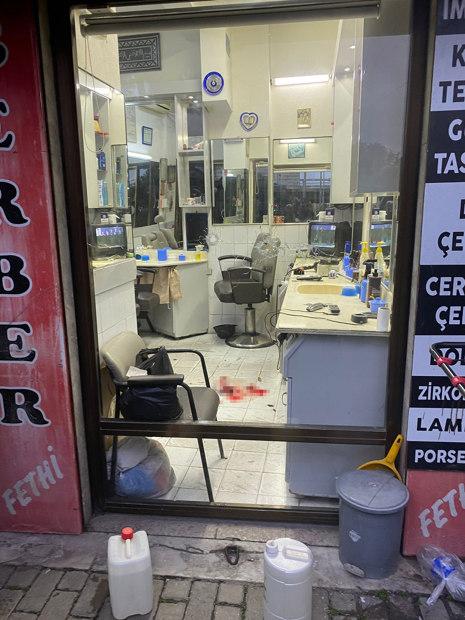 İzmir'de berbere silahlı saldırı! Adeta kurşuna dizdi, 4 yerinden vurup kaçtı - 1. Resim