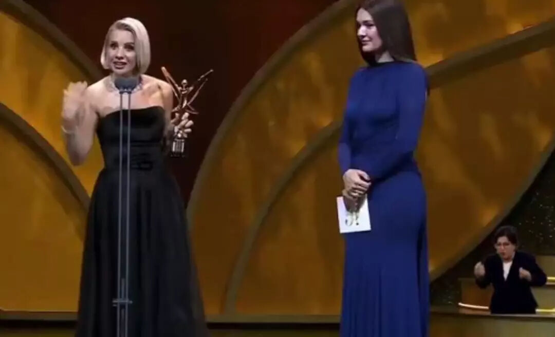 Ödül alan Esra Erol ve Demet Evgar'ın açıklamaları gündem oldu! - 1. Resim