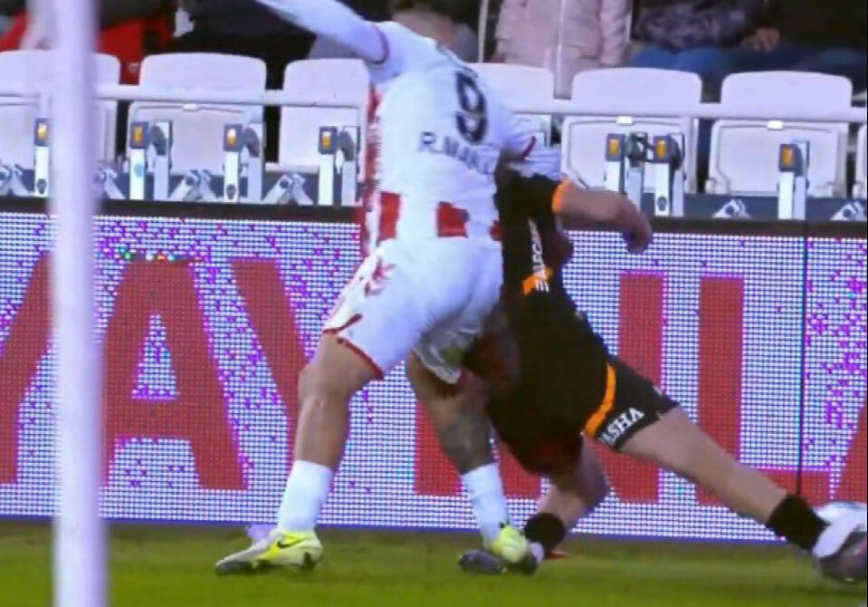 Ümit Karan, Barış Alper Yılmaz'a faul yapan Manaj'a verilmesi gereken cezayı açıkladı! TFF'ye çağrı yaptı - 4. Resim