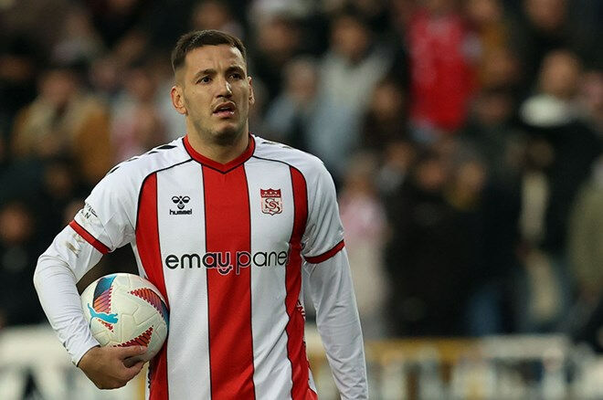 Ümit Karan, Barış Alper Yılmaz'a faul yapan Manaj'a verilmesi gereken cezayı açıkladı! TFF'ye çağrı yaptı - 5. Resim