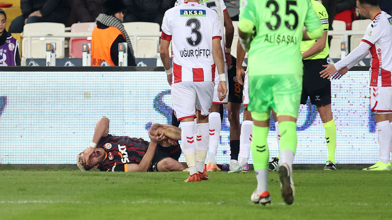 Ümit Karan, Barış Alper Yılmaz'a faul yapan Manaj'a verilmesi gereken cezayı açıkladı! TFF'ye çağrı yaptı - 3. Resim