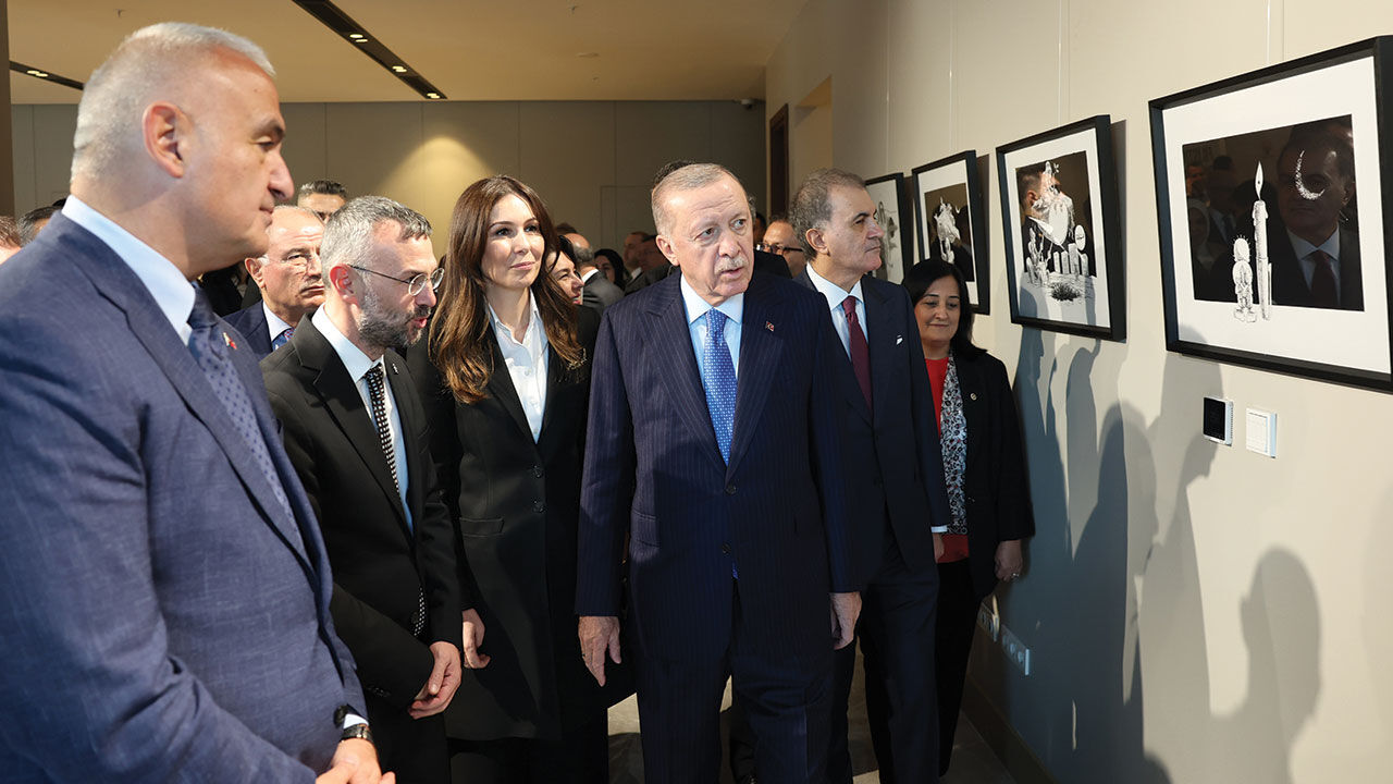 Cumhurbaşkanı Erdoğan, Filistin Direnişi Sergisi'ni gezdi Cumhurbaşkanı Erdoğan, Filistin Direnişi Sergisi'ni gezdi - 1. Resim