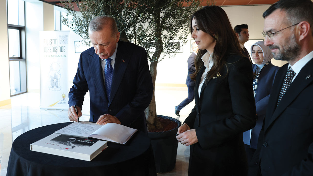 Cumhurbaşkanı Erdoğan, Filistin Direnişi Sergisi'ni gezdi Cumhurbaşkanı Erdoğan, Filistin Direnişi Sergisi'ni gezdi - 2. Resim