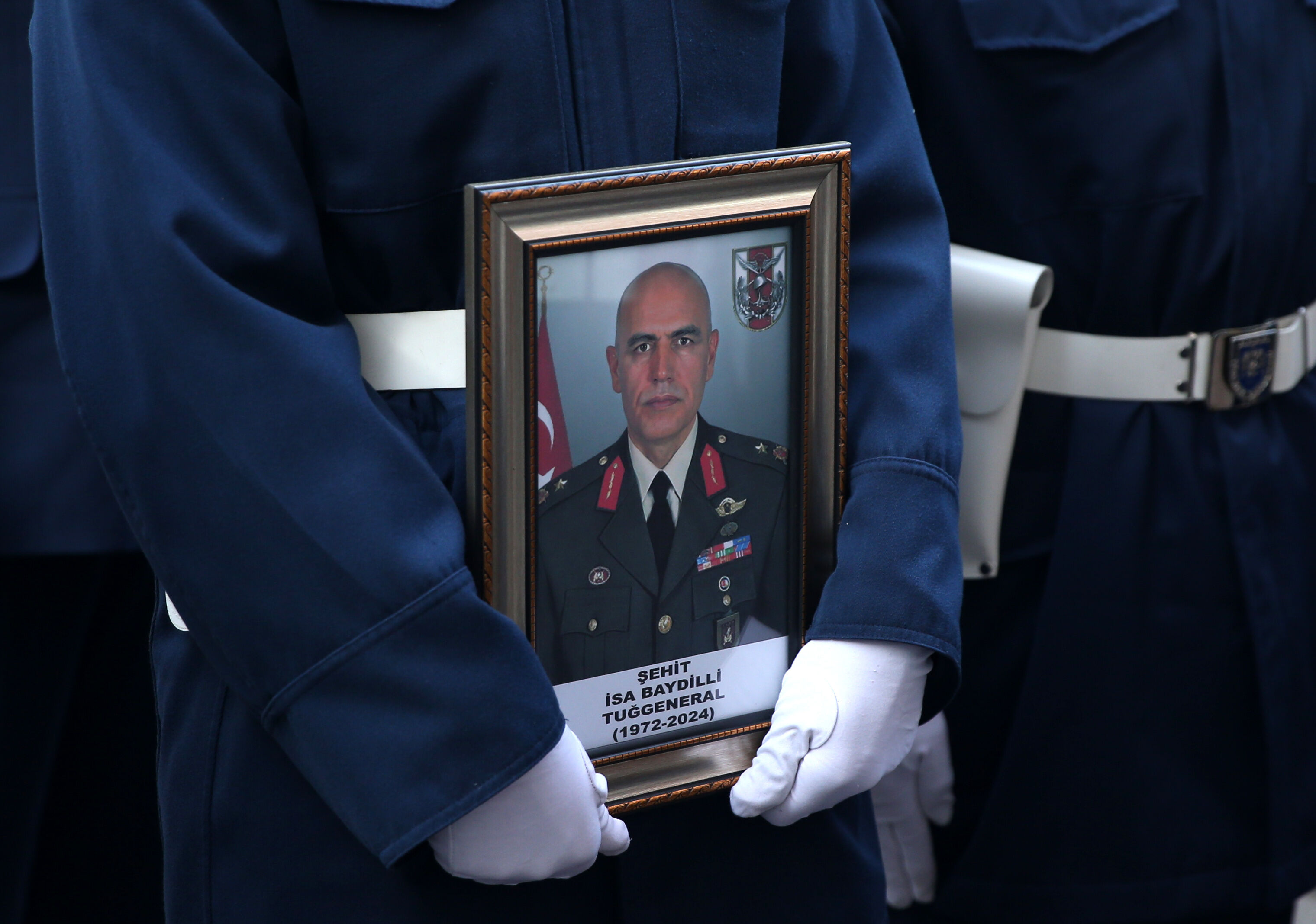 Isparta şehitlerine veda! Binlerce kişi törenlere akın etti - 6. Resim