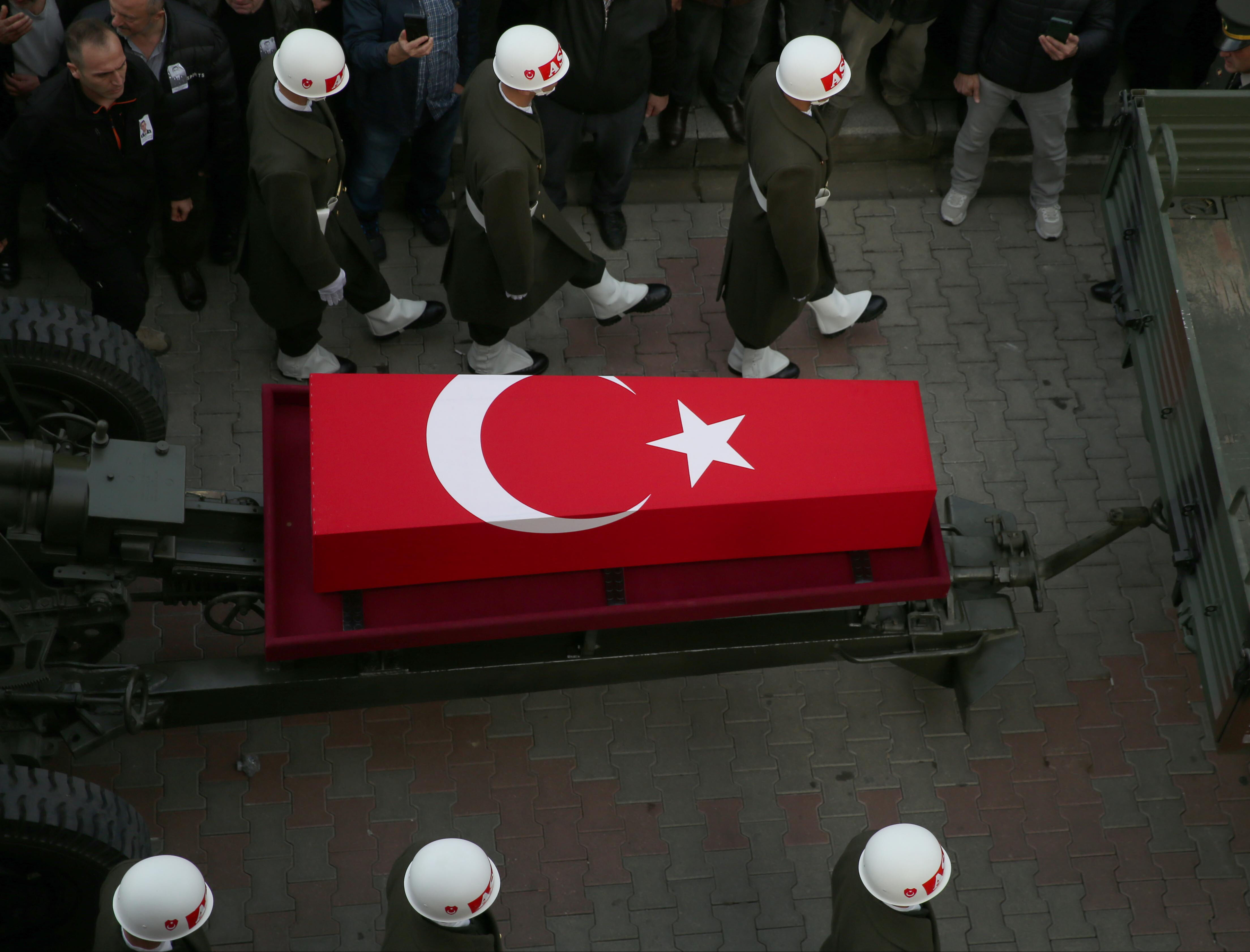 Isparta şehitlerine veda! Binlerce kişi törenlere akın etti - 4. Resim