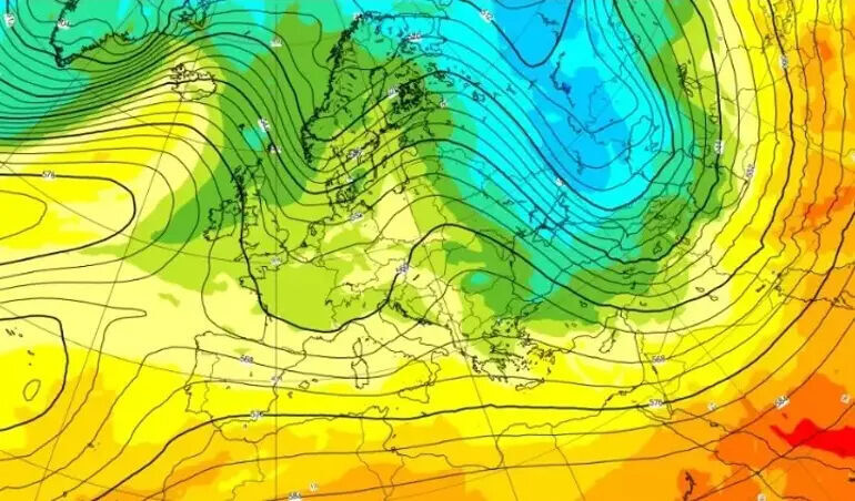 Meteoroloji ve AKOM saat vermişti! İstanbul'u kuvvetli sağanak vurdu, trafik durma noktasında - 1. Resim