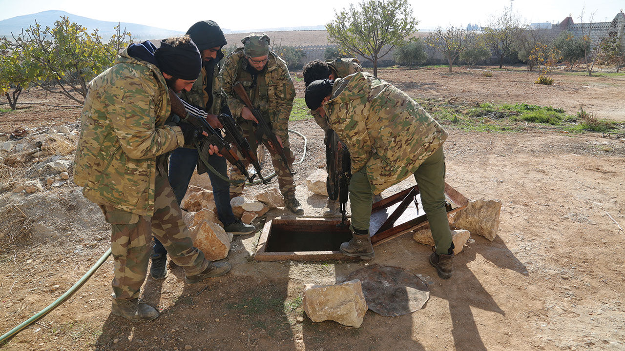 Suriye Milli Ordusu Menbiç'i PKK'dan temizliyor! Tünellerden çıkmayanlar etkisiz hale getirildi Suriye Milli Ordusu Menbiç'i PKK'dan temizliyor! Tünellerden çıkmayanlar etkisiz hale getirildi - 4. Resim
