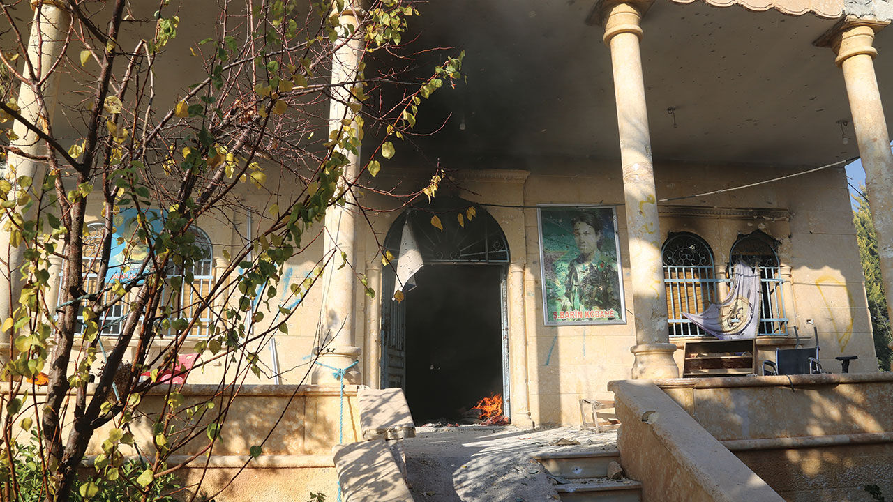 Suriye Milli Ordusu Menbiç'i PKK'dan temizliyor! Tünellerden çıkmayanlar etkisiz hale getirildi Suriye Milli Ordusu Menbiç'i PKK'dan temizliyor! Tünellerden çıkmayanlar etkisiz hale getirildi - 2. Resim