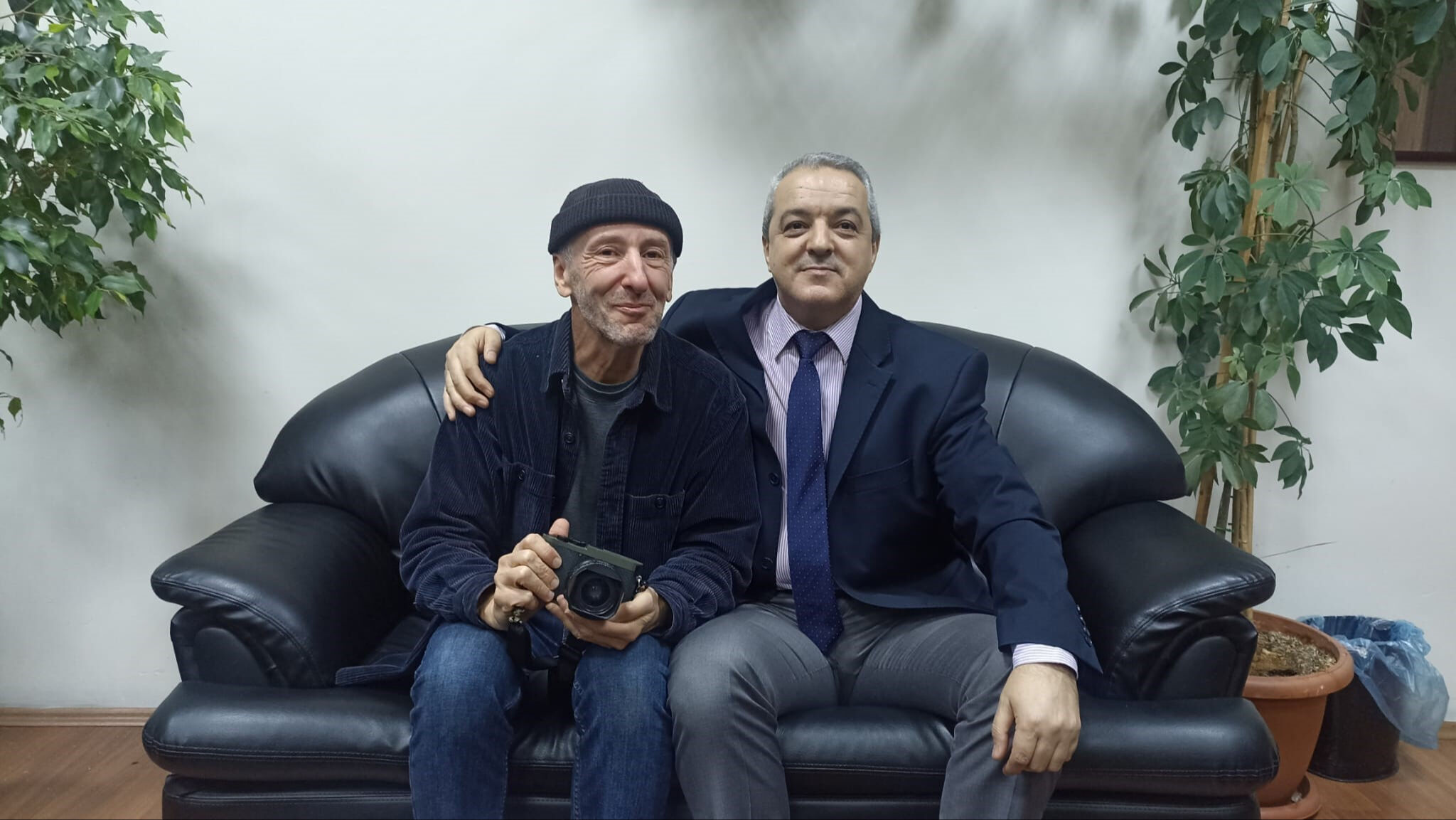 44 yıl sonra fotoğrafladığı çocuğa ulaştı! Erzurum'a Doğu Ekspresi ile gelen Fransız turist sonunda onları buldu - 3. Resim