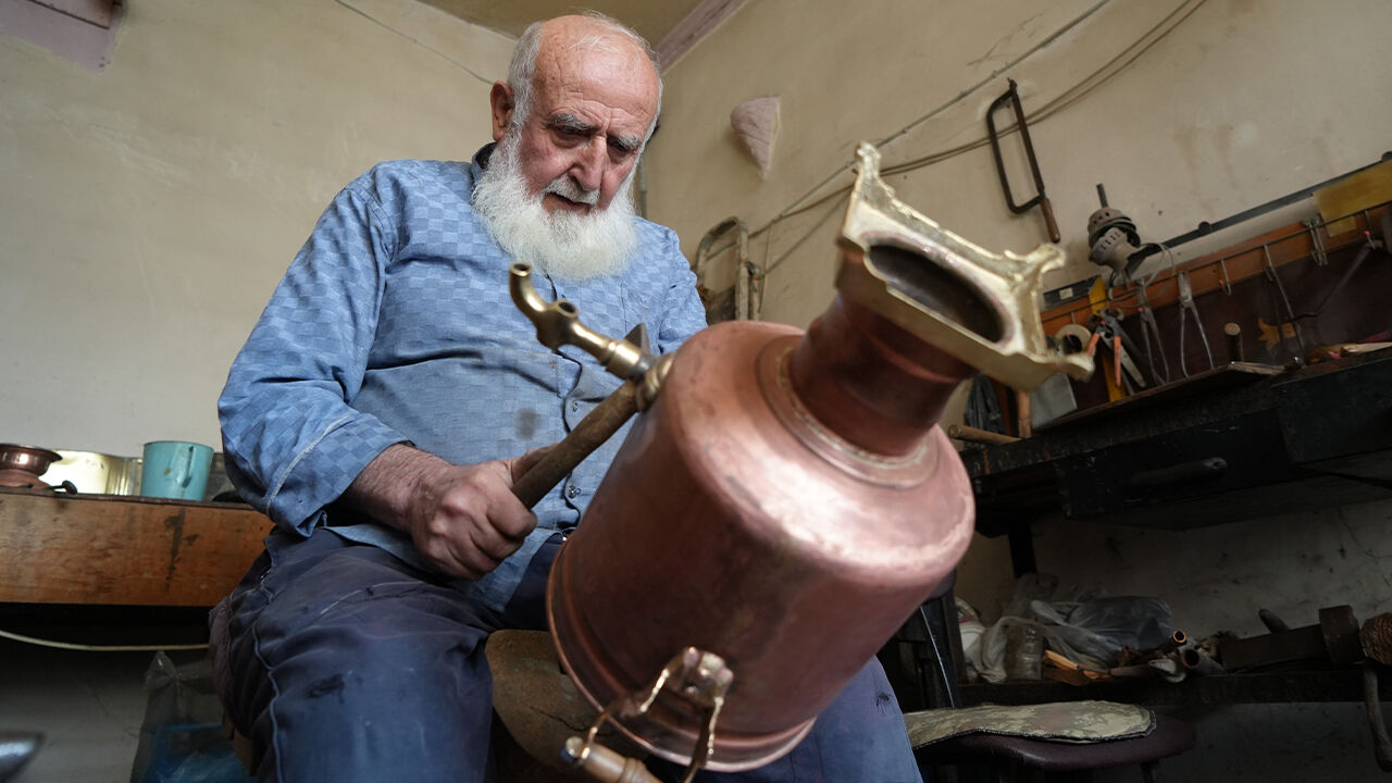 81 yaşındaki usta bir haftada yapıyor, Kanada ve Kuzey İrlanda'ya satıyor! Tanesi 20 bin TL... 81 yaşındaki usta bir haftada yapıyor, Kanada ve Kuzey İrlanda'ya satıyor! Tanesi 20 bin TL... - 1. Resim