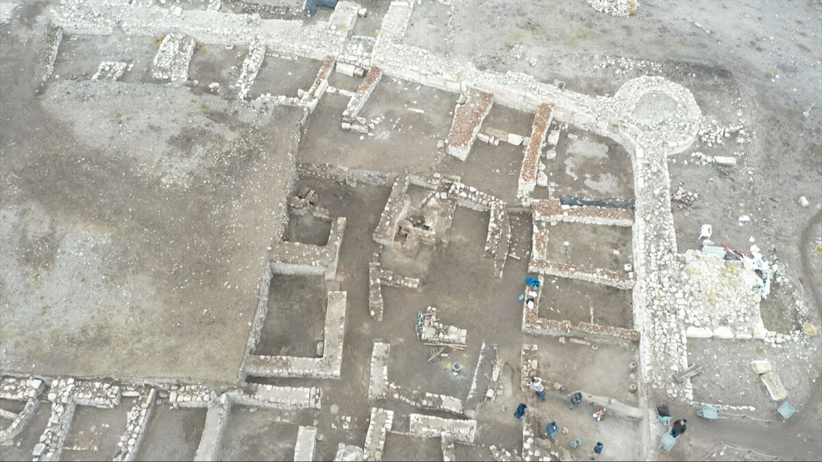 Amorium'da tarihi keşif! 4 bin yıllık antik şehirde Selçuklu hamamı bulundu - 3. Resim