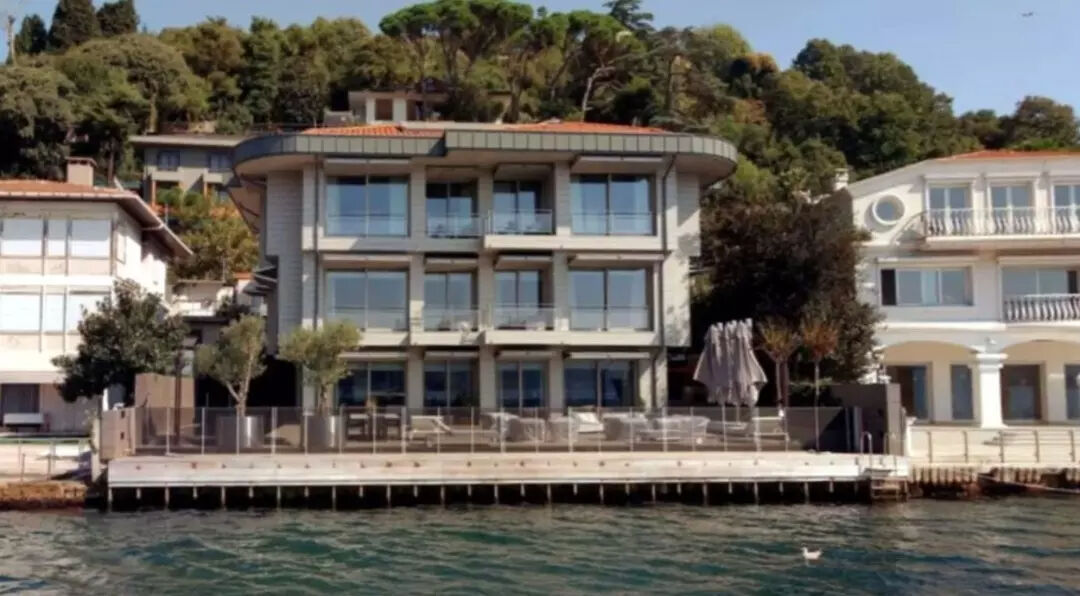 Boğaz'ın simgesi olan yalıyı Hamdi Ulukaya satın aldı! Değeri dudak uçuklattı - 1. Resim