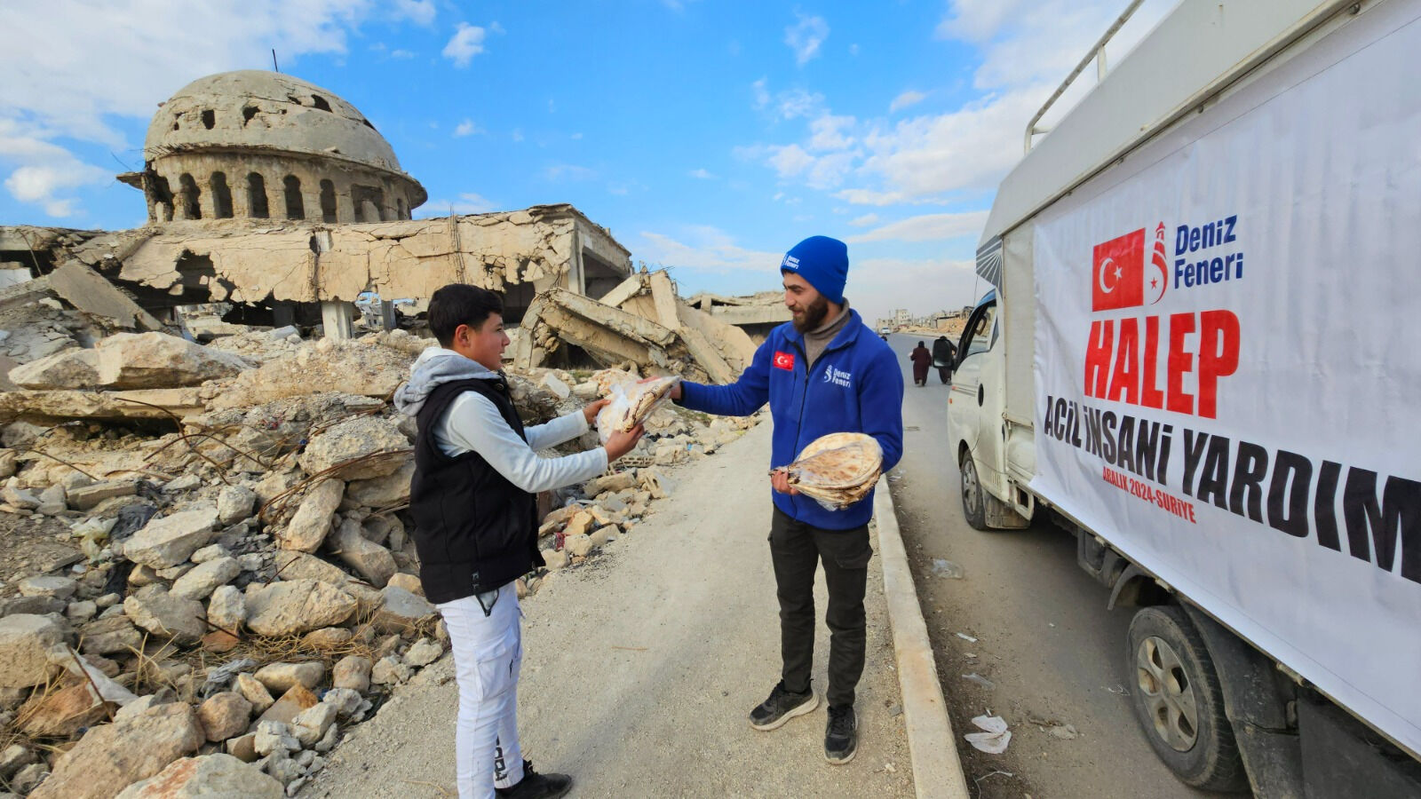 Deniz Feneri Derneği'nden Suriye'deki mazlumlara ekmek yardımı - 1. Resim