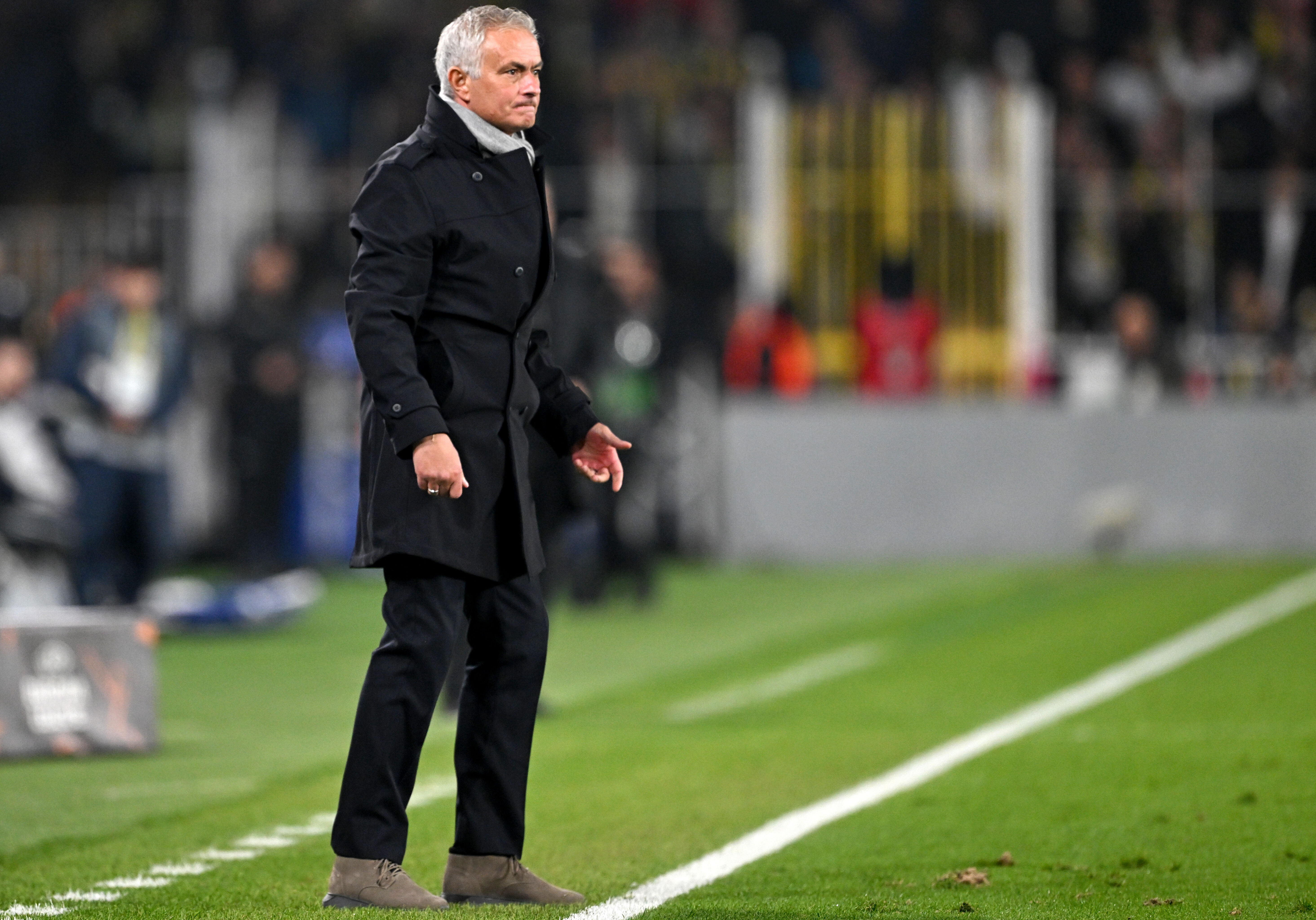 Jose Mourinho'dan Athletic Bilbao yenilgisi sonrası olay sözler! Samet Akaydin, İrfan Can ve taraftar açıklaması Jose Mourinho'dan Atletic Bilbao yenilgisi sonrası olay sözler! Samet Akaydin, İrfan Can ve taraftar açıklaması - 2. Resim