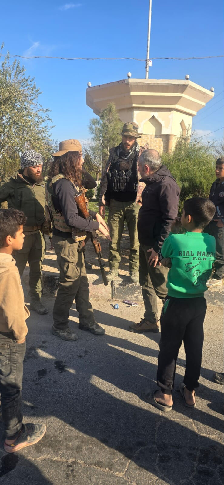 Katil Esad'ı darbe korkusu dağıttı! Suriye'de 13 günlük zaferin sırrını gazetemize anlattılar Katil Esad'ı darbe korkusu dağıttı! Suriye'de 13 günlük zaferin sırrını gazetemize anlattılar - 3. Resim