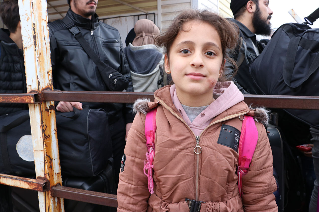 Türkiye'deki Suriyeliler ülkelerine dönüş yolunda! Kilis'teki Öncüpınar Gümrük Kapısı'nda sıra beklediler Türkiye'deki Suriyeliler ülkelerine dönüş yolunda! Kilis'teki Öncüpınar Gümrük Kapısı'nda sıra beklediler - 2. Resim