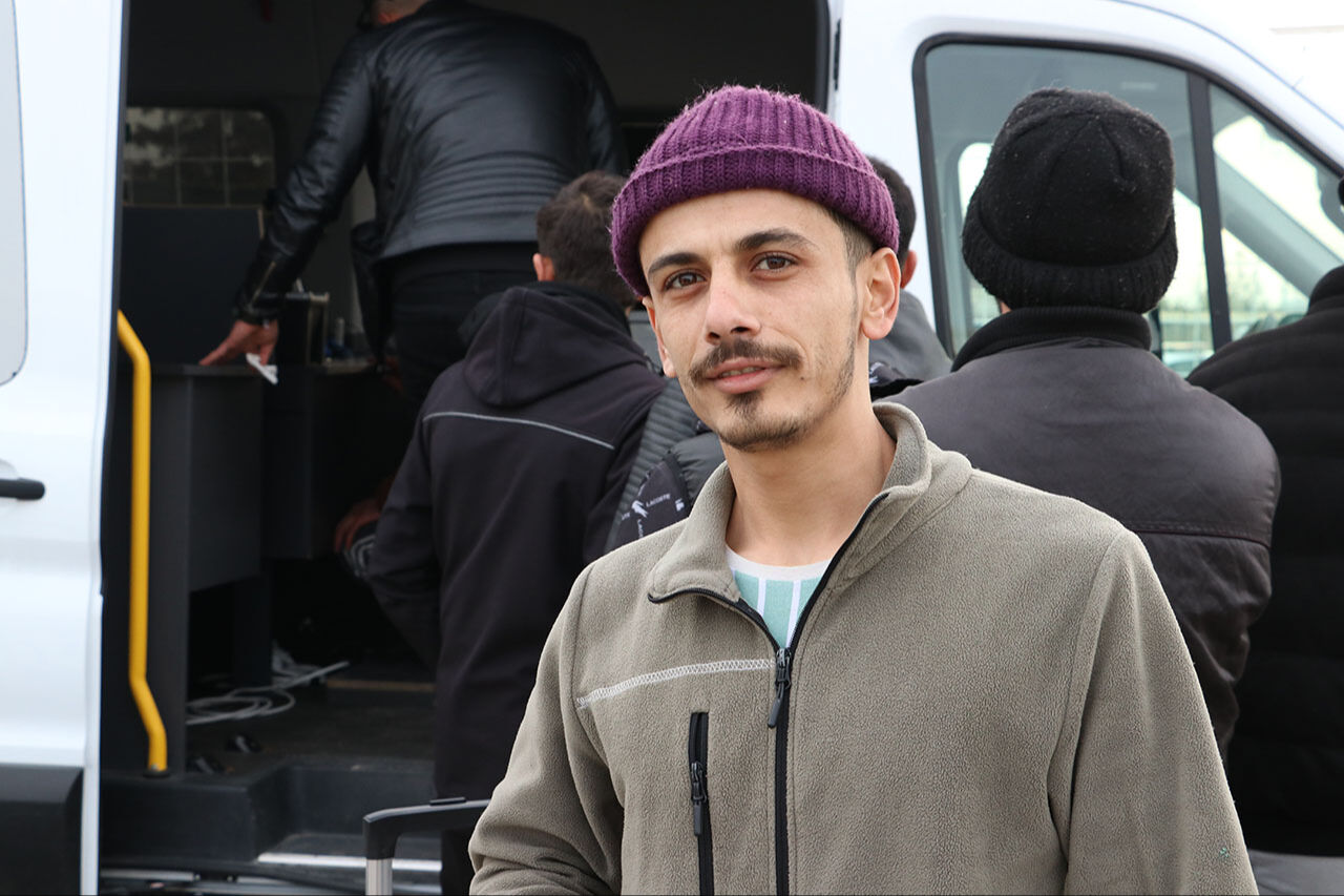 Türkiye'deki Suriyeliler ülkelerine dönüş yolunda! Kilis'teki Öncüpınar Gümrük Kapısı'nda sıra beklediler Türkiye'deki Suriyeliler ülkelerine dönüş yolunda! Kilis'teki Öncüpınar Gümrük Kapısı'nda sıra beklediler - 3. Resim