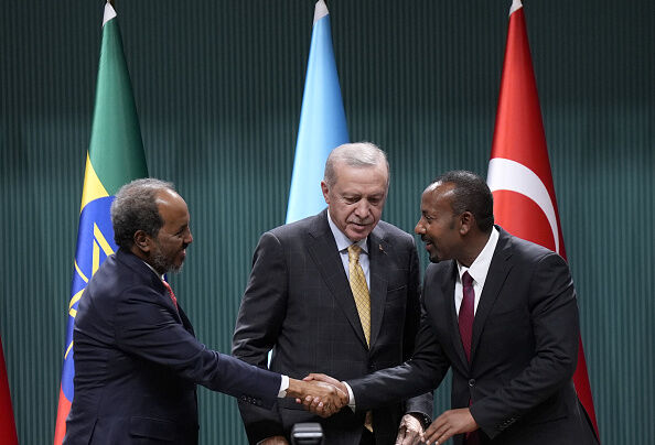 Dünya medyası Türkiye'nin arabuluculuk başarısını manşetlere taşıdı! 'Kilit aktör, diplomatik zafer' Dünya medyası Türkiye'nin arabulucuk başarısını manşetlere taşıdı - 1. Resim