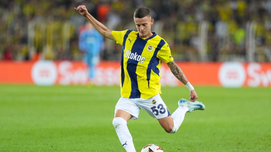 Fenerbahçe'nin yıldız oyuncusu Fatih Terim'in eski takımına gidiyor! Kadıköy'de canlı izlediler - 3. Resim